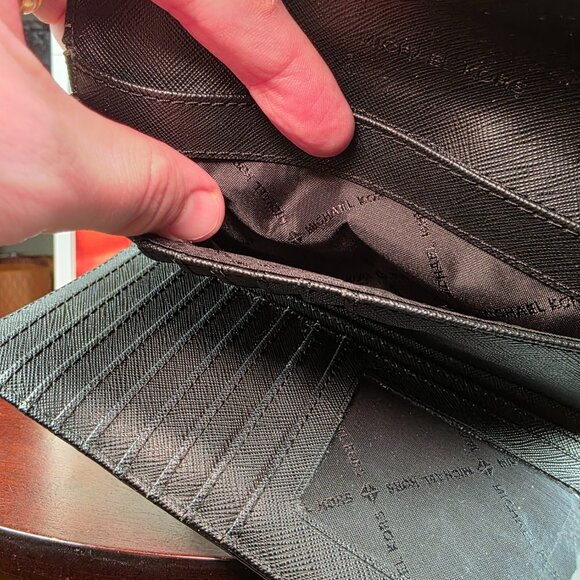 Michael Kors Womens Jet Set Travel Large Trifold Leather Wallet, Black - Picture 14 of 17